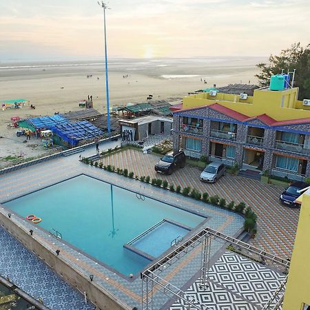 Goa Beach Resort On Beach Mandarmani Esterno foto