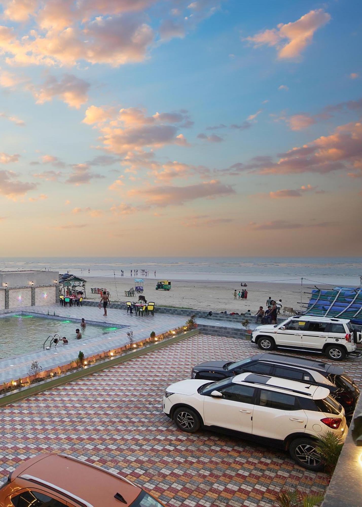 Goa Beach Resort On Beach Mandarmani Esterno foto