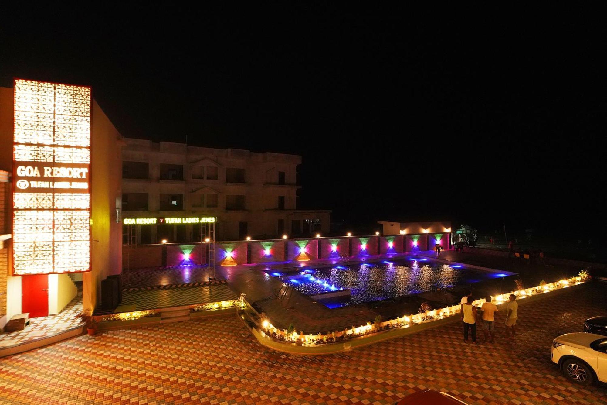 Goa Beach Resort On Beach Mandarmani Esterno foto