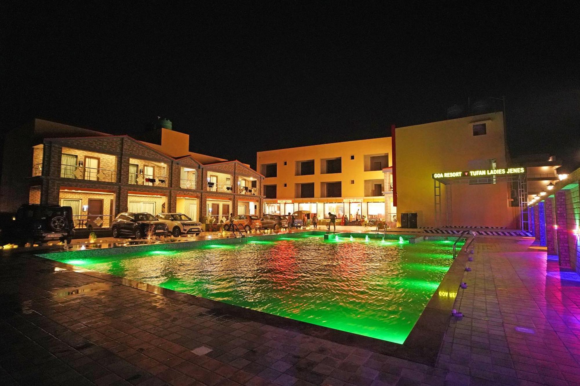 Goa Beach Resort On Beach Mandarmani Esterno foto