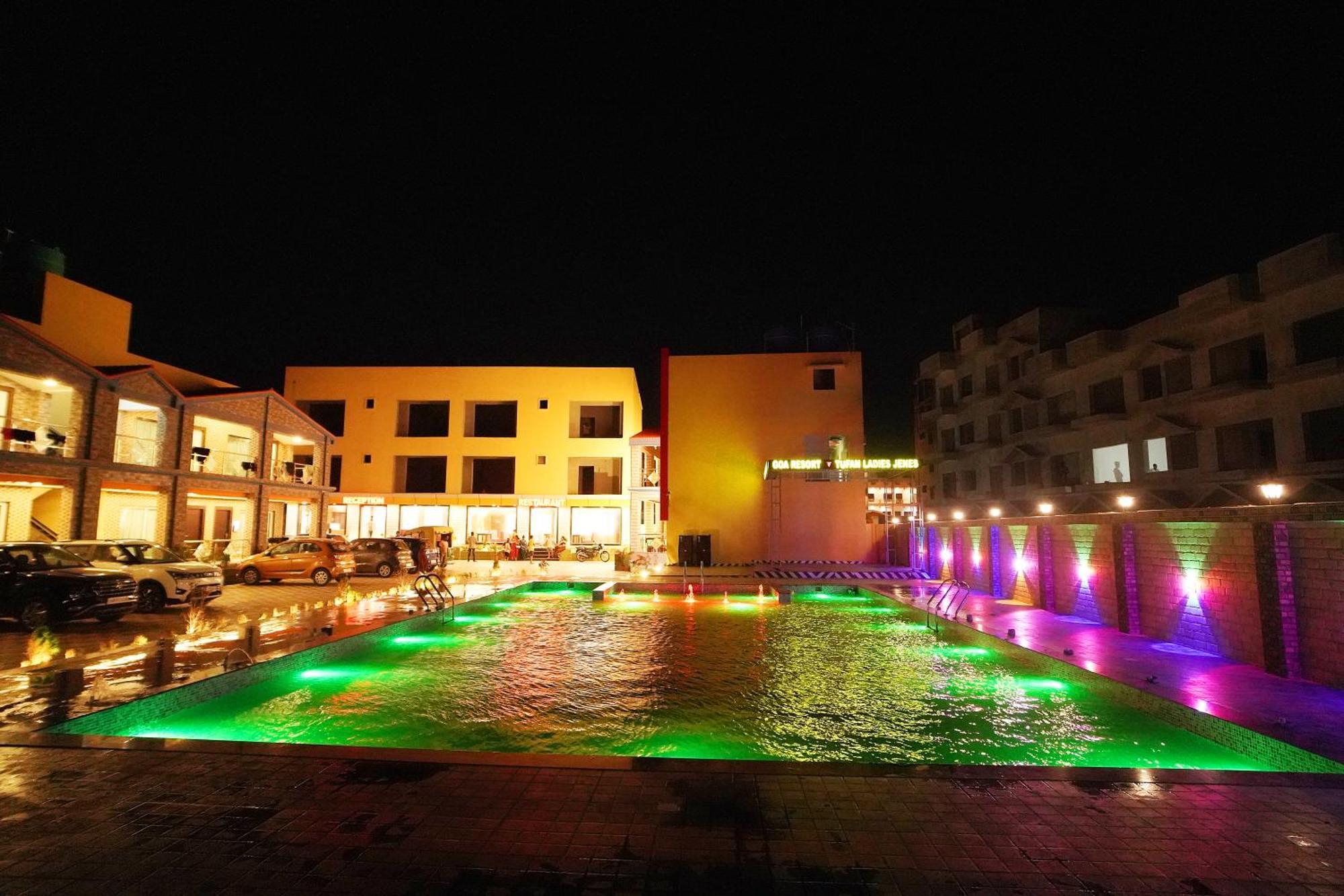 Goa Beach Resort On Beach Mandarmani Esterno foto