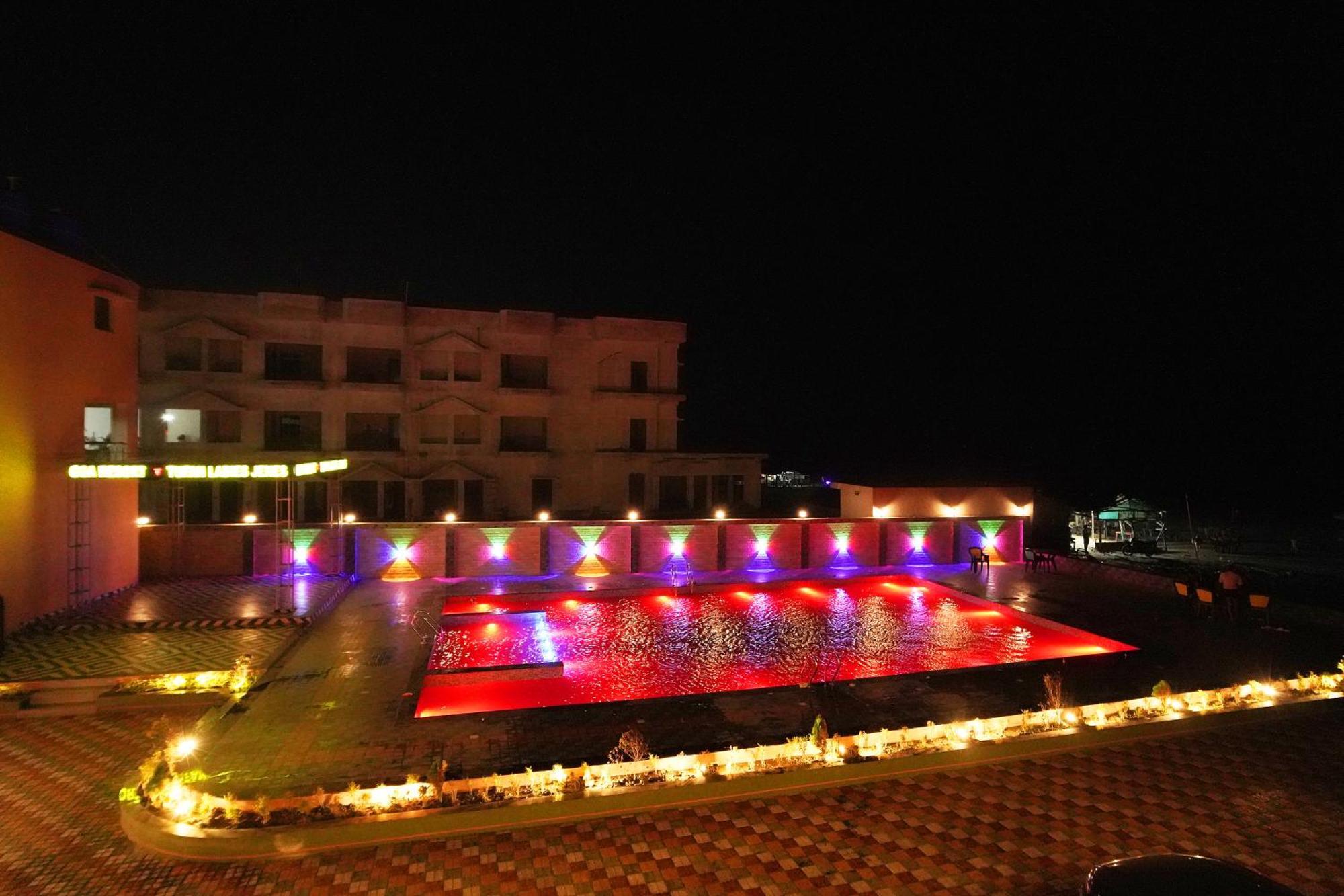 Goa Beach Resort On Beach Mandarmani Esterno foto
