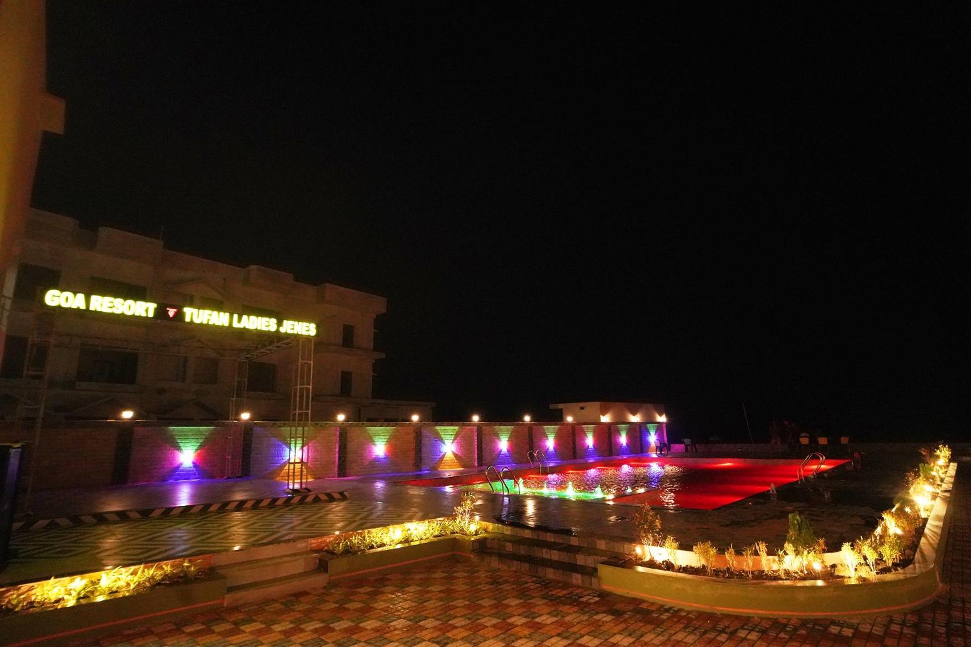 Goa Beach Resort On Beach Mandarmani Esterno foto