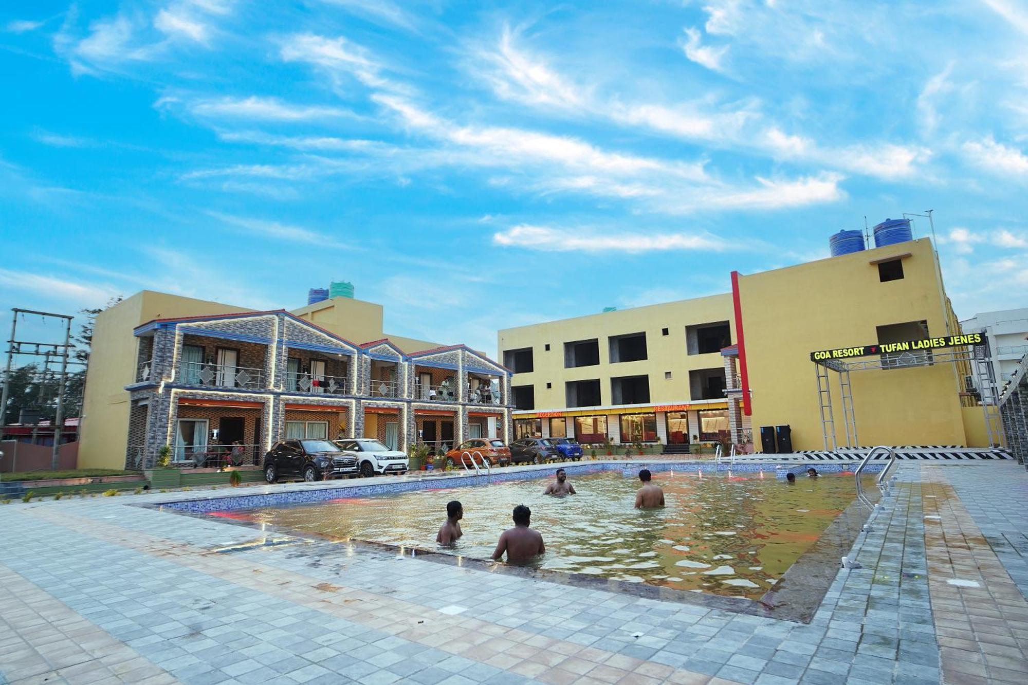 Goa Beach Resort On Beach Mandarmani Esterno foto