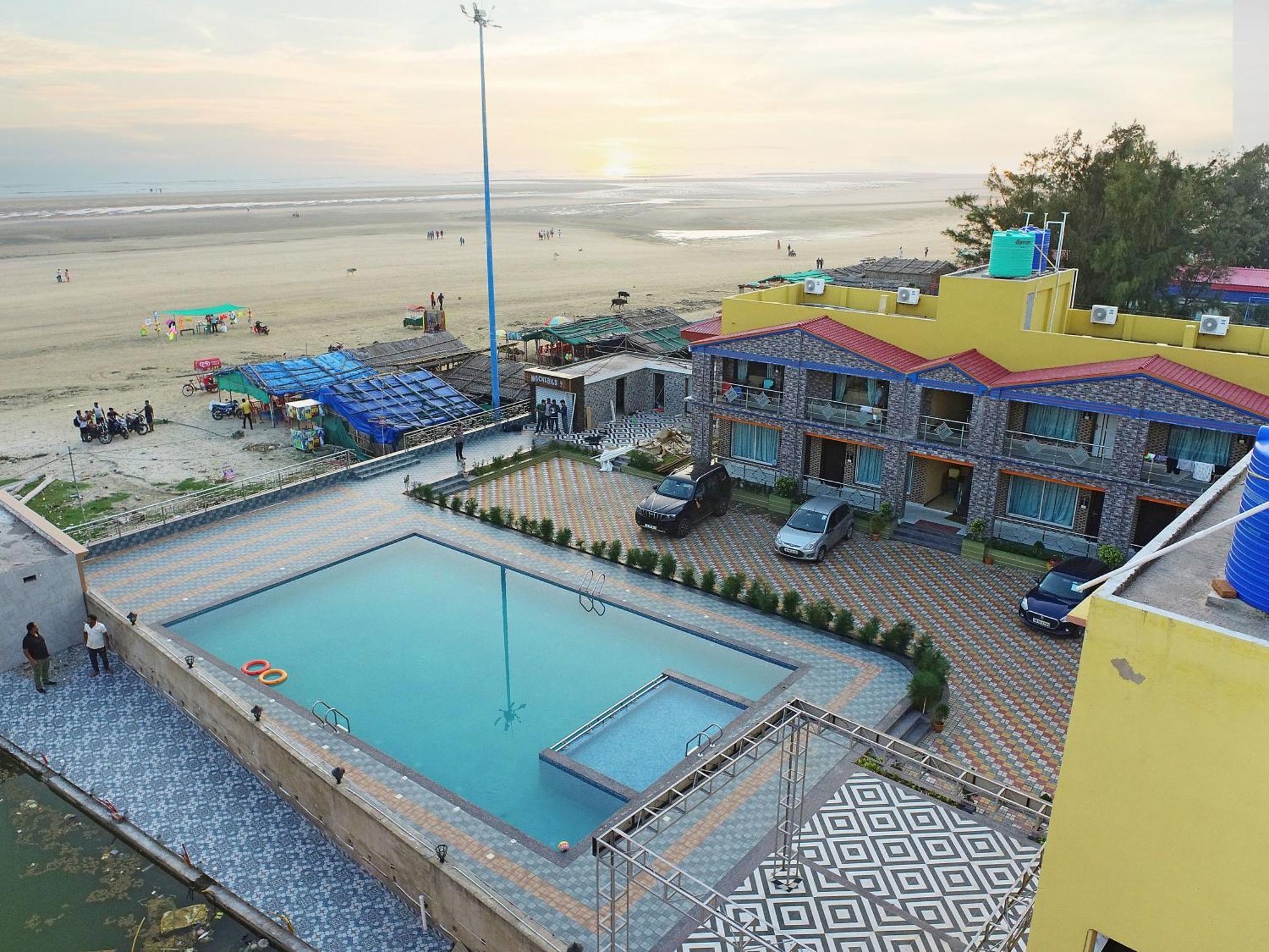 Goa Beach Resort On Beach Mandarmani Esterno foto
