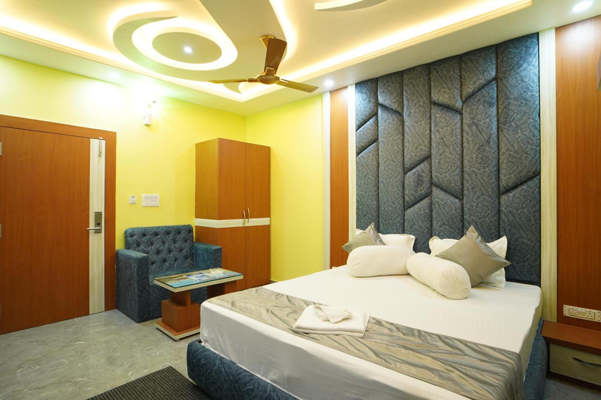 Goa Beach Resort On Beach Mandarmani Esterno foto
