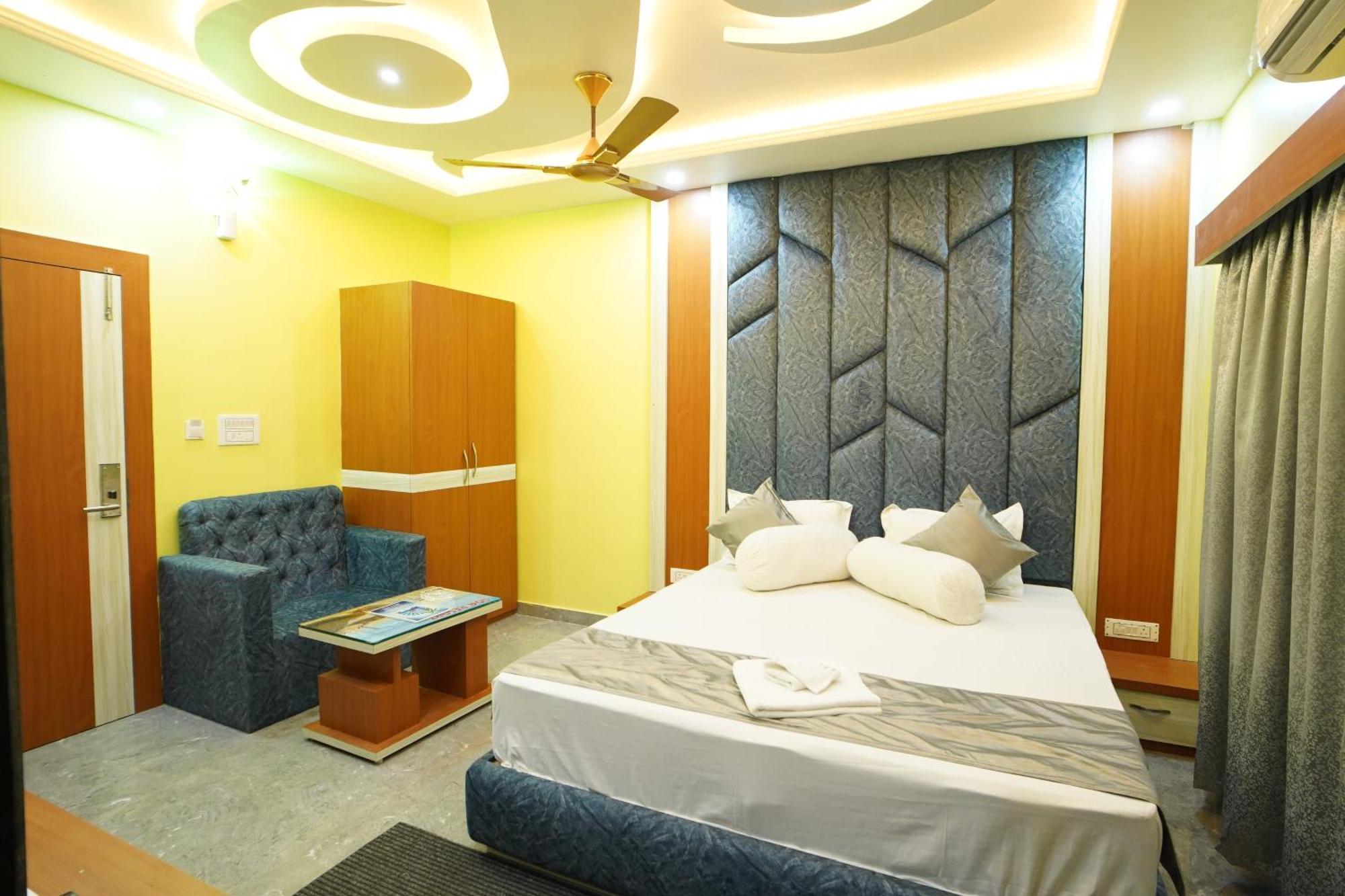Goa Beach Resort On Beach Mandarmani Esterno foto