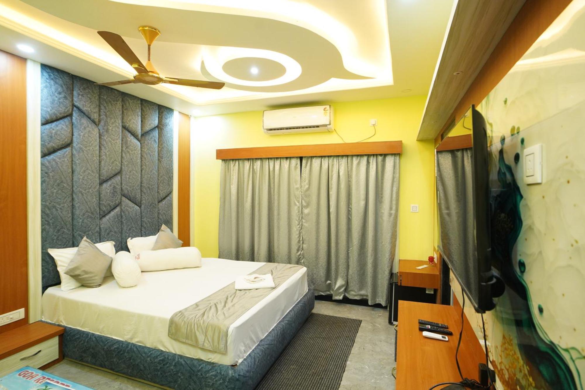Goa Beach Resort On Beach Mandarmani Esterno foto